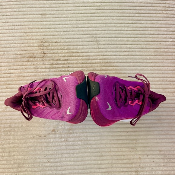 Hoka Arahi 6 Grape Wine / Beautyberry - Picture 7 of 10